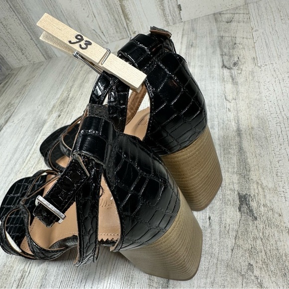 Crevo Kailtin Sandals Women's 9 Leather Open Toe Block Heel Memory Foam - Picture 7 of 7